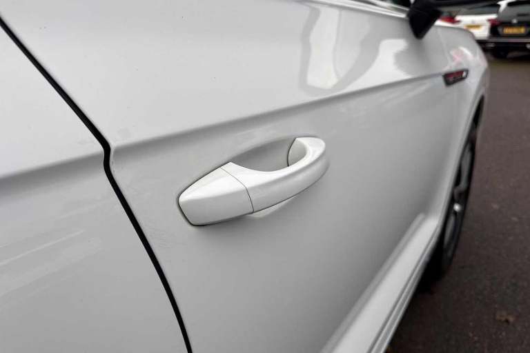 2018 Volkswagen Touareg 3.0 V6 TDI 4Motion R-Line Ã¢Â­Â14 way power adjustment, Innovation cockp...