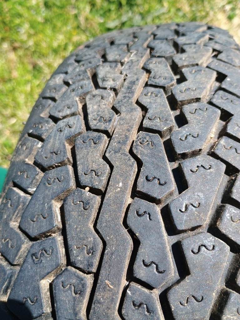 Trailer tyre. 145 /R10 tubeless on stub axle.