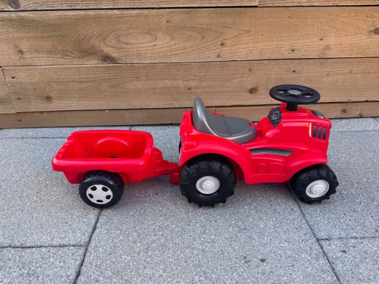 Red ride on tractor with trailer 