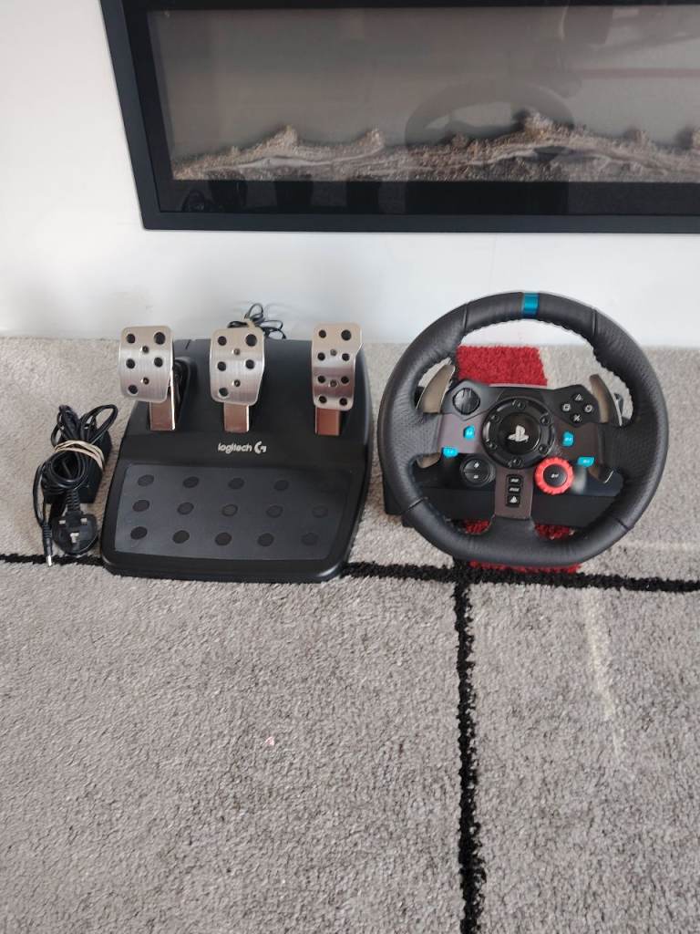 Logitech G29 Driving Force Racing Wheel & Pedals – PS4/PS5