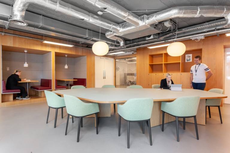 Birmingham - B3 3HN \ Flexible Workspace for Up to 10 Desks