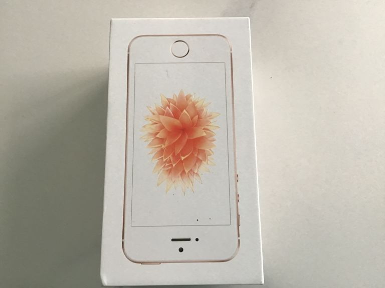 Apple iPhone SE in rose gold 32GB unlocked in good condition complete with box and earpieces.