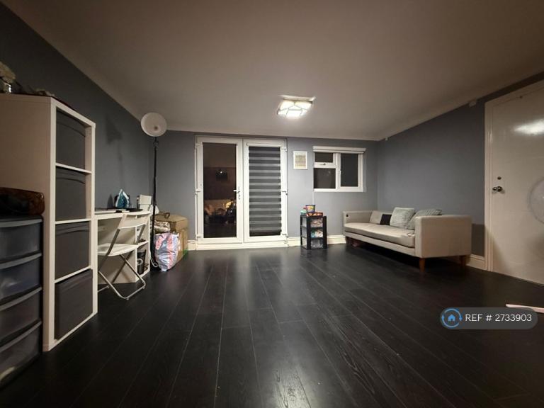 1 bedroom in Fairholme Avenue, Romford, RM2 (#2733903)