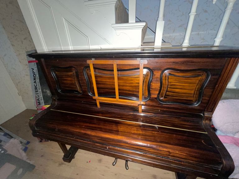 image for Upright piano 
