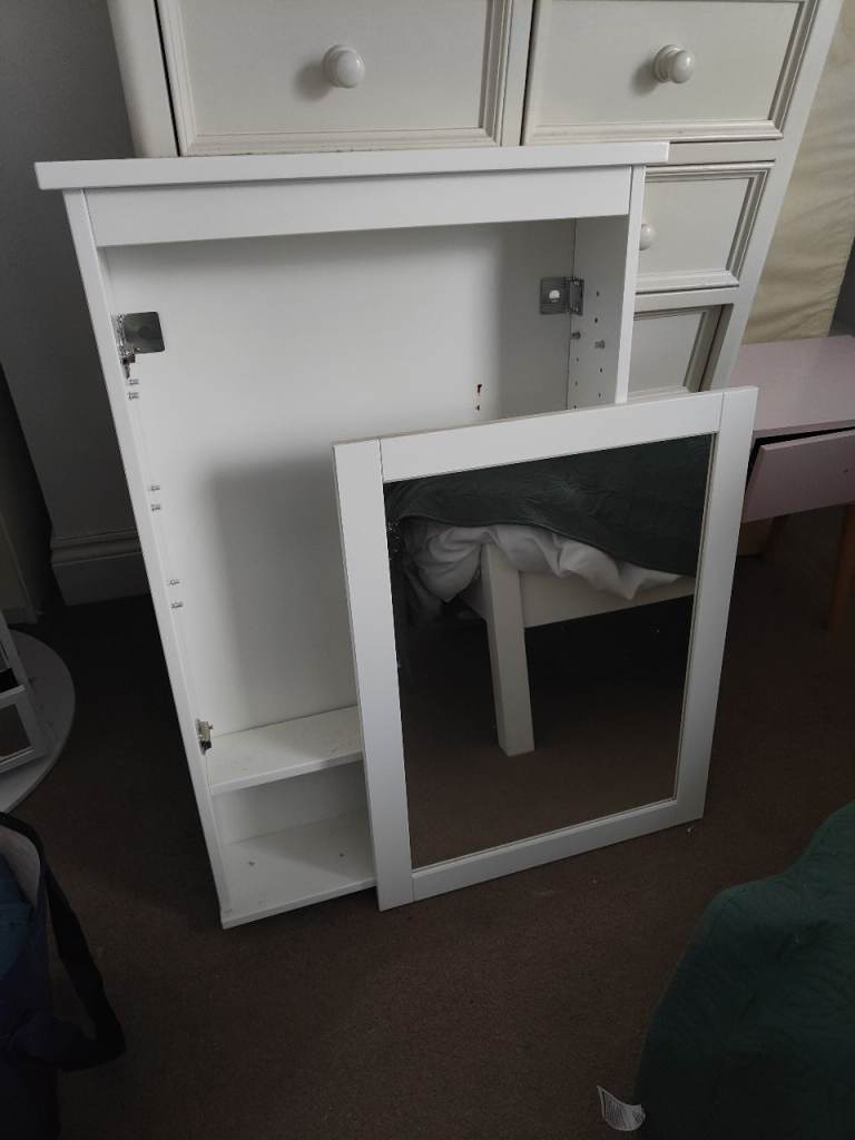 2 Free bathroom cabinets