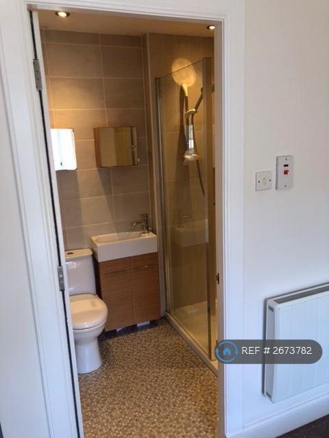 3 bedroom flat in Commercial Street, Dundee, DD1 (3 bed) (#2673782)