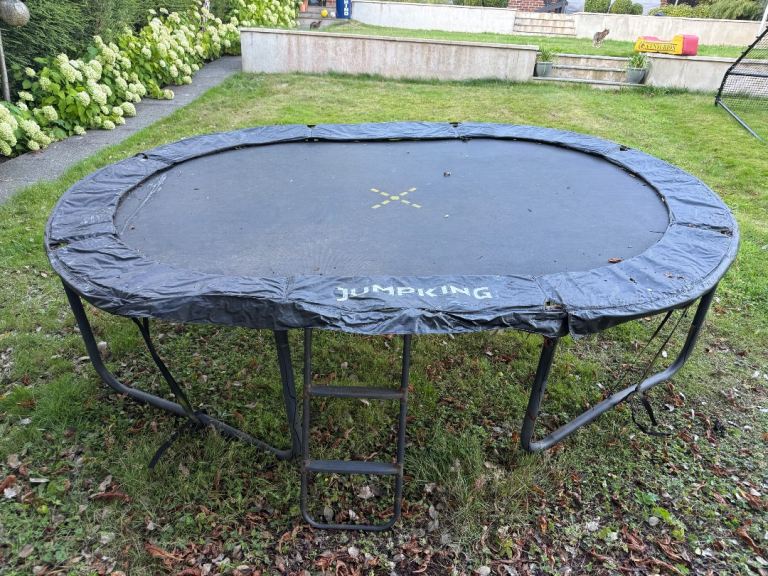 Free Trampoline