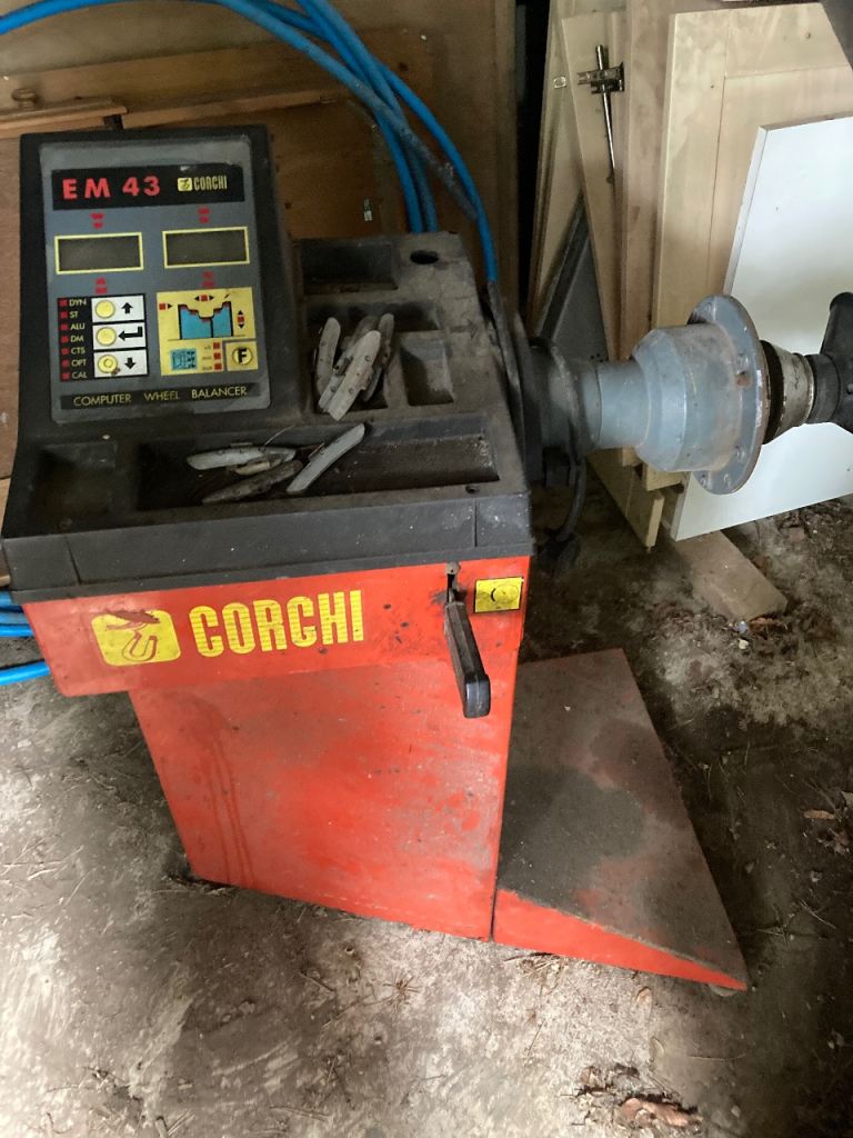 Corgi tyre balancing machine 