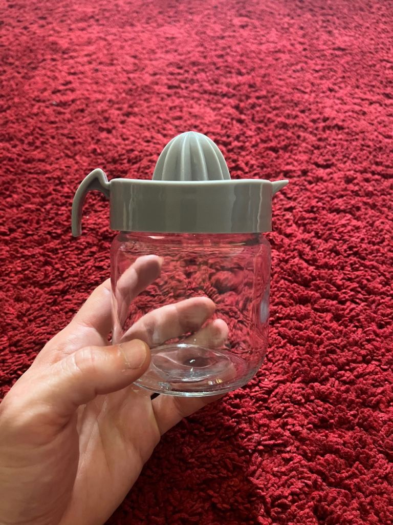 Manual Citrus Juicer with Glass Container