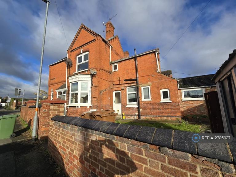 5 bedroom house in College Street, Wellingborough, NN8 (5 bed) (#2705927)