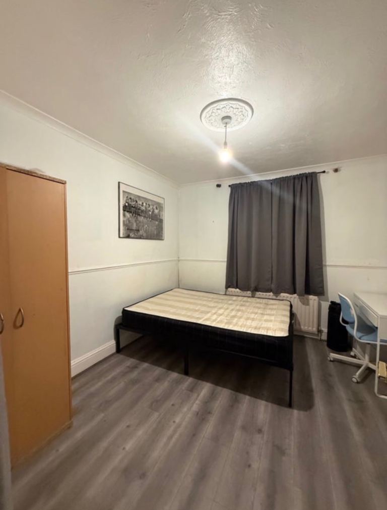 Large double room for rent in Bletchley