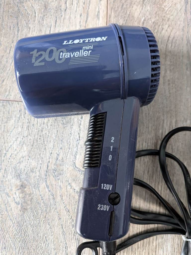 Travel hairdryer 