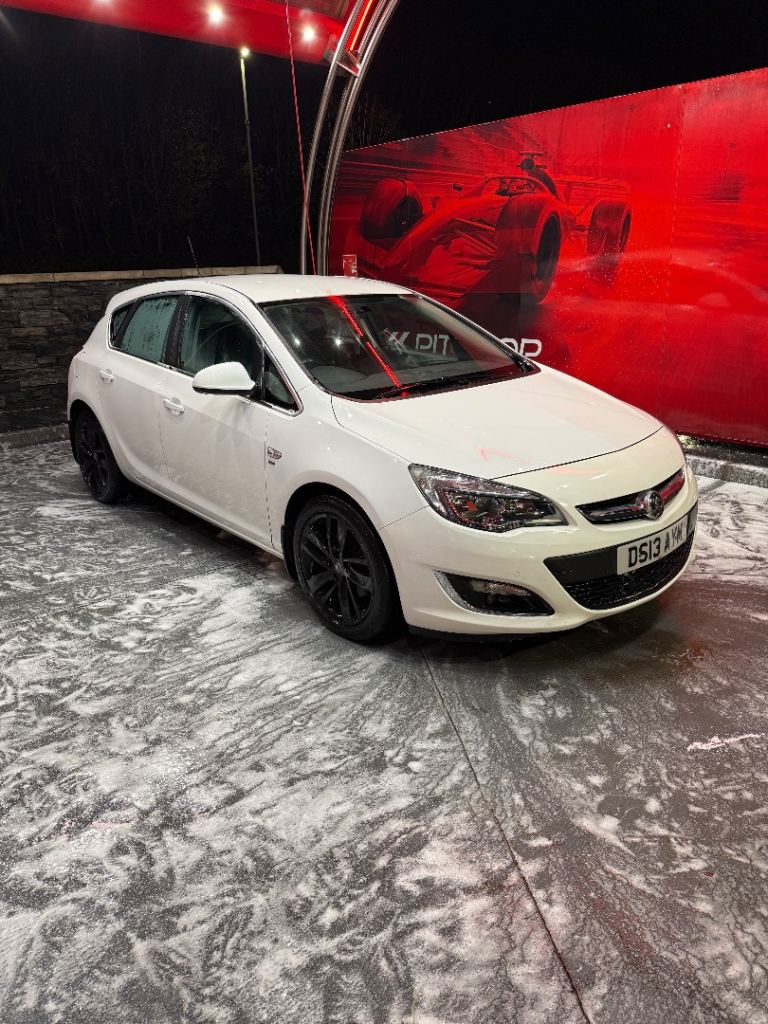 image for Vauxhall, ASTRA, Hatchback, 2013, Manual, 1686 (cc), 5 doors