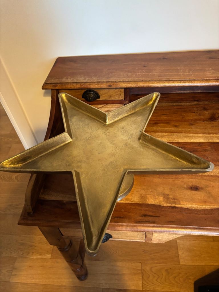 Graham & Green heavy metal gold star-shaped cake/food stand. 