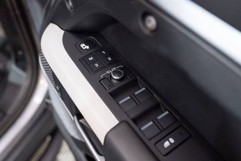 2021 Land Rover Defender 3.0 D300 MHEV X-Dynamic HSE SUV 5dr Diesel Auto 4WD Euro 6 (s/s) (300 ps...