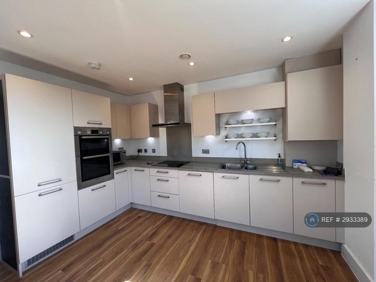 2 bedroom flat in London Road, Isleworth, TW7 (2 bed) (#2933389)