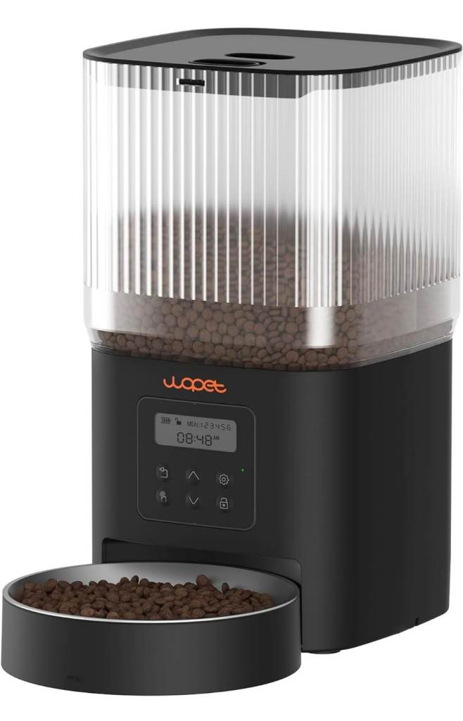 Automatic cat feeder 