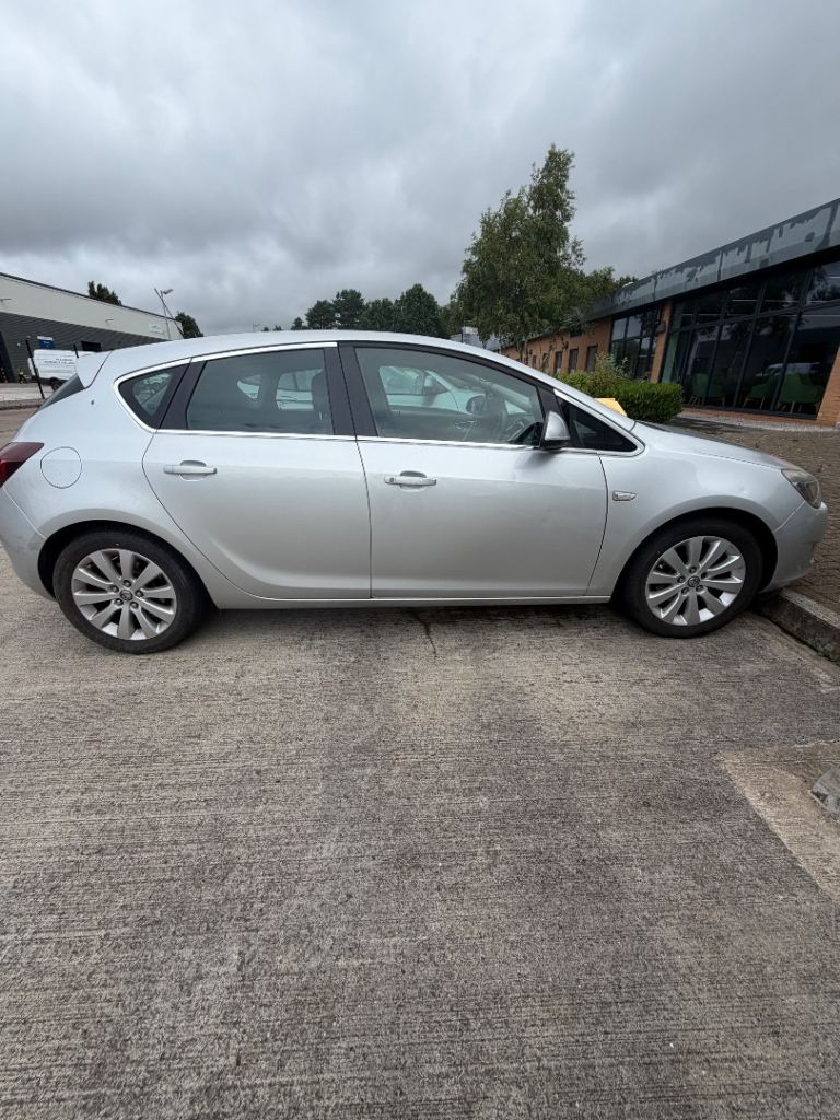 Vauxhall, ASTRA, Hatchback, 2012, Manual, 1956 (cc), 5 doors