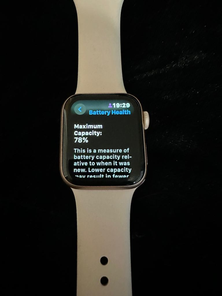 Apple Watch Series 5 GPS in excellent condition/ working order 40mm gold aluminium, pink sports band