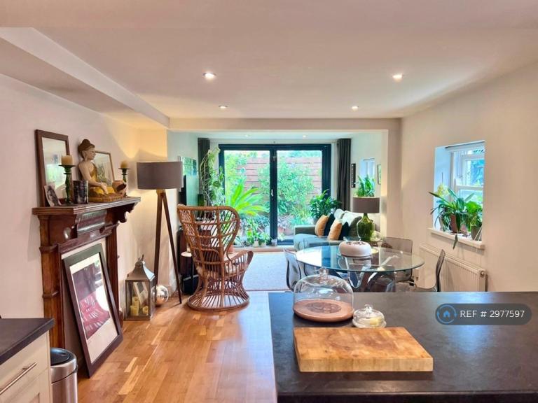 1 bedroom flat in Kimberley Road, London, SW9 (1 bed) (#2977597)