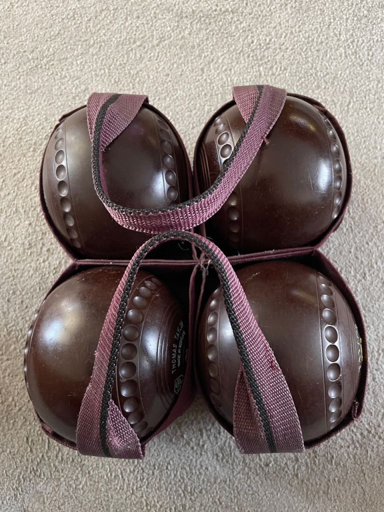 Set of 4 Taylor International Lawn Bowls, Size 4, with Carrier Sling