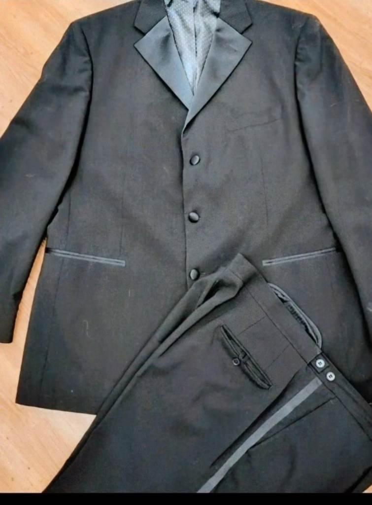 1860 Menswear Black Tuxedo Suit - Good Condition