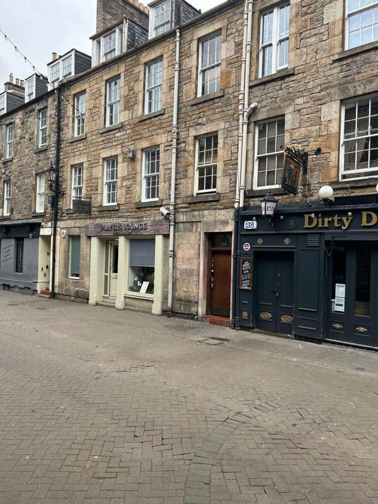 Rose Street, City centre. 3  double bedroom 2nd floor apartment with upgraded