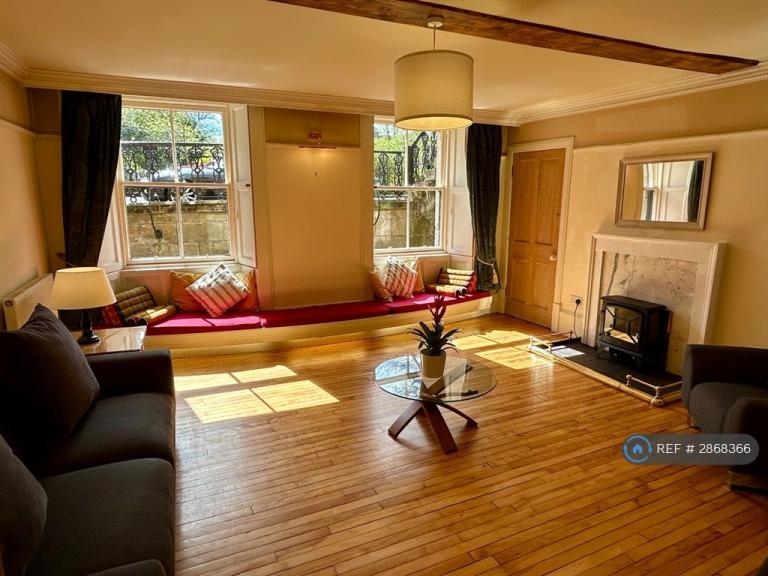 2 bedroom flat in Belmont Crescent, Glasgow, G12 (2 bed) (#2868366)