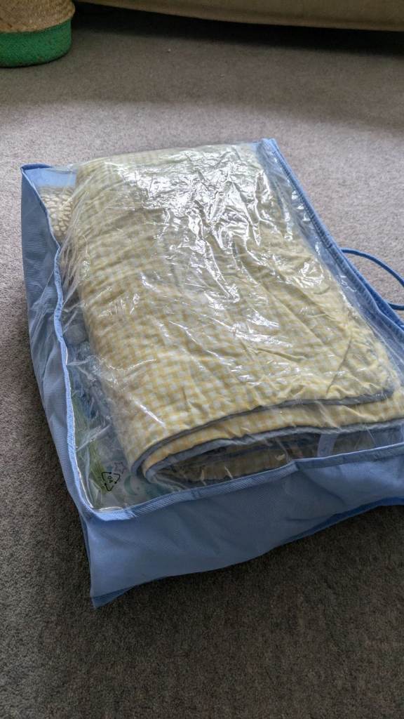 FREE - Baby bed and bath stuff 