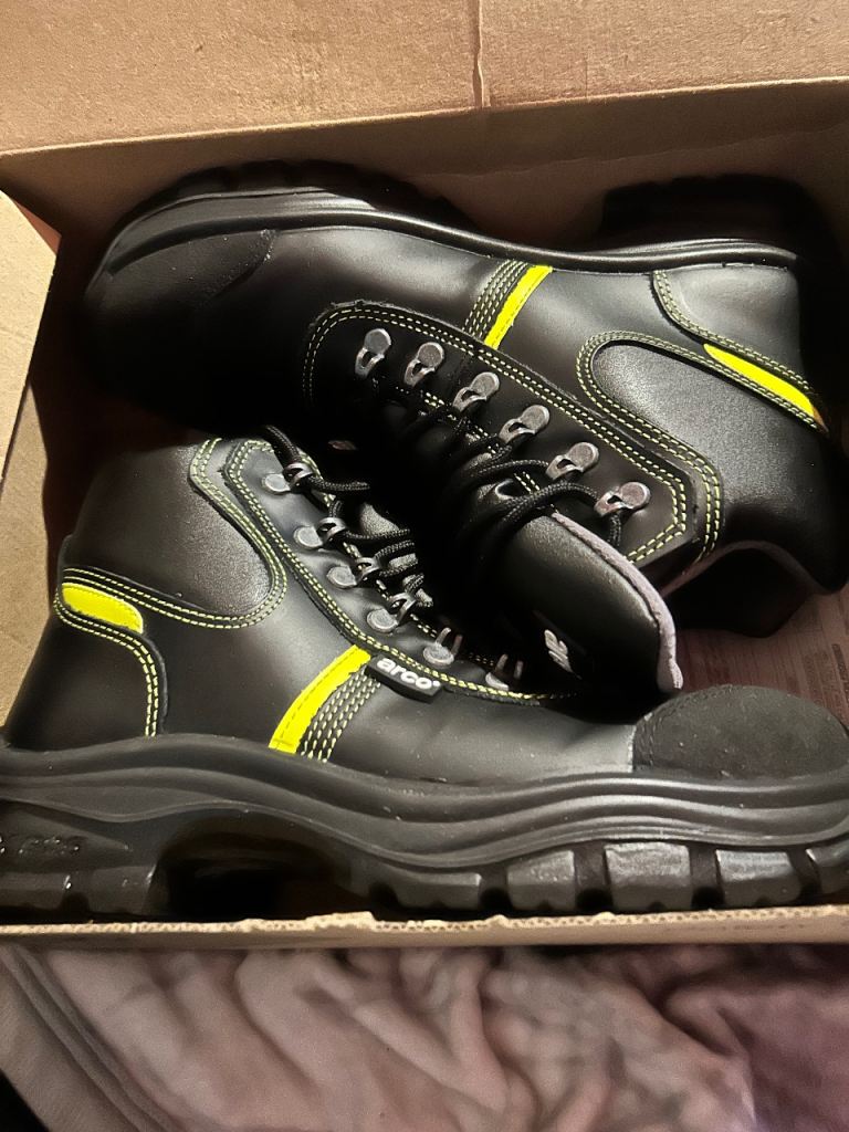 Brand New Arco Safety Boots – Size UK 9
