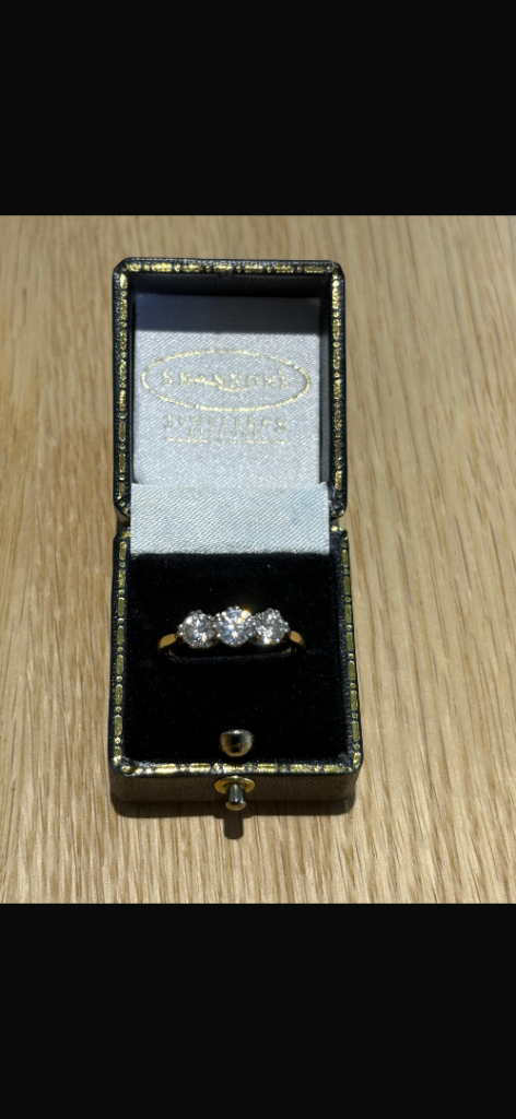 Stunning 18ct Yellow Gold Diamond Trilogy Engagement Ring – 1.25ct Total Diamond Weight