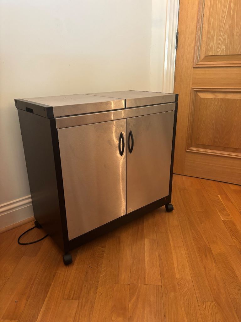 Electric hostess trolley 