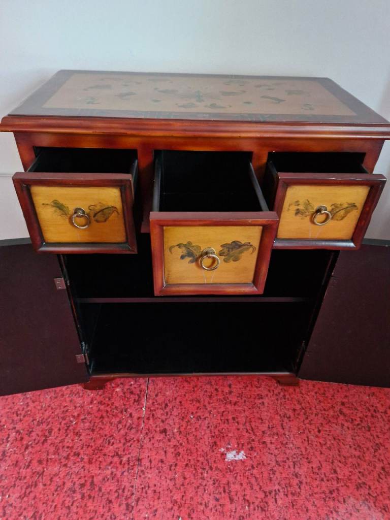 * Storage Cupboard/Sideboard *