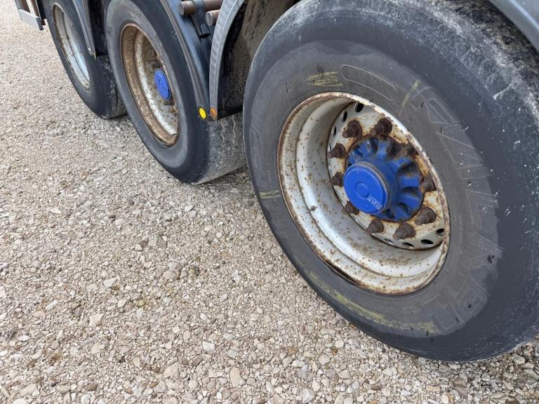 2016 DENNISON SLIDING SKELETAL TRAILER