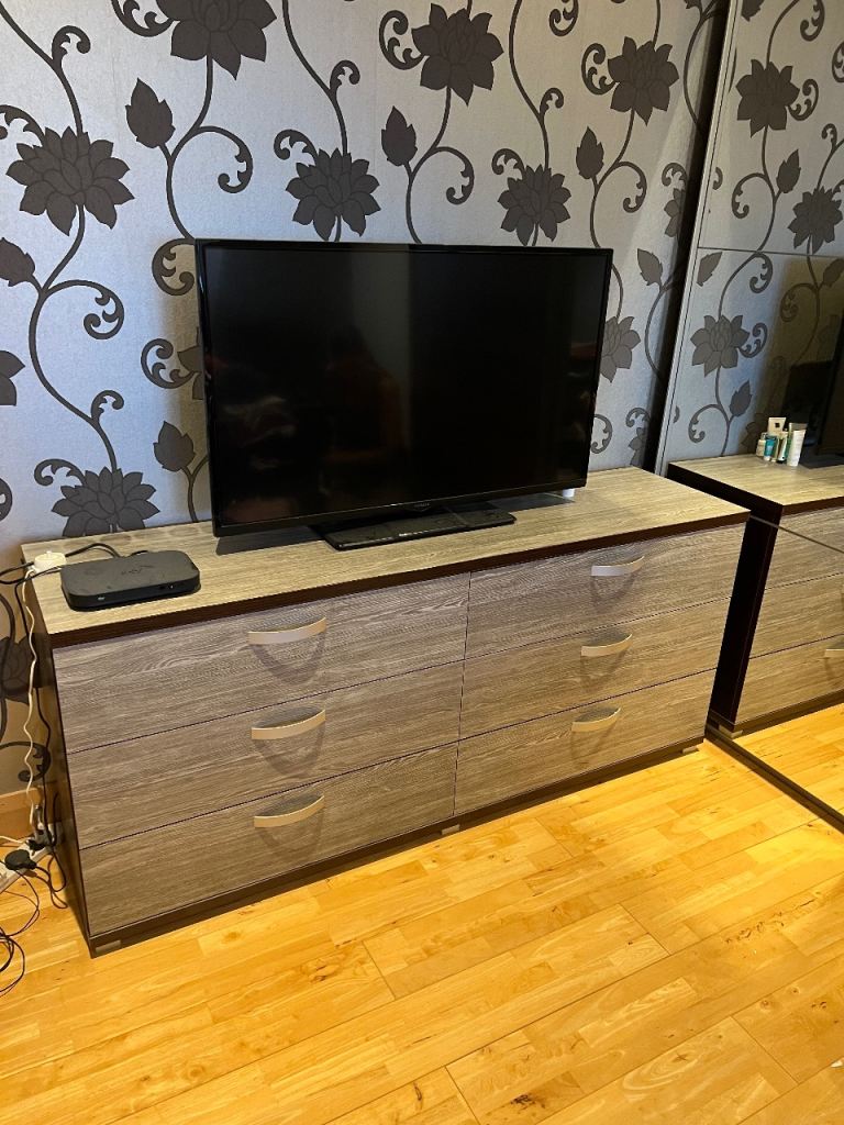 2 Bedside Drawers & Large Grey Chest of Drawers with 6 Drawers – Good Condition