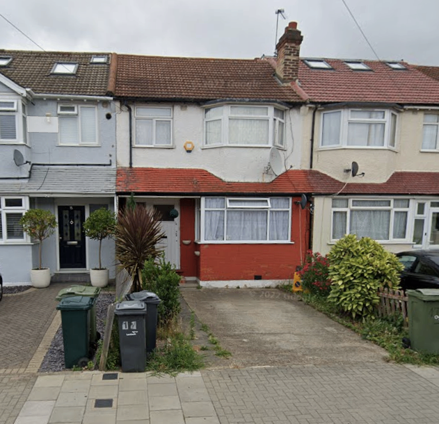 17 Grayscroft Road SW16 5UP