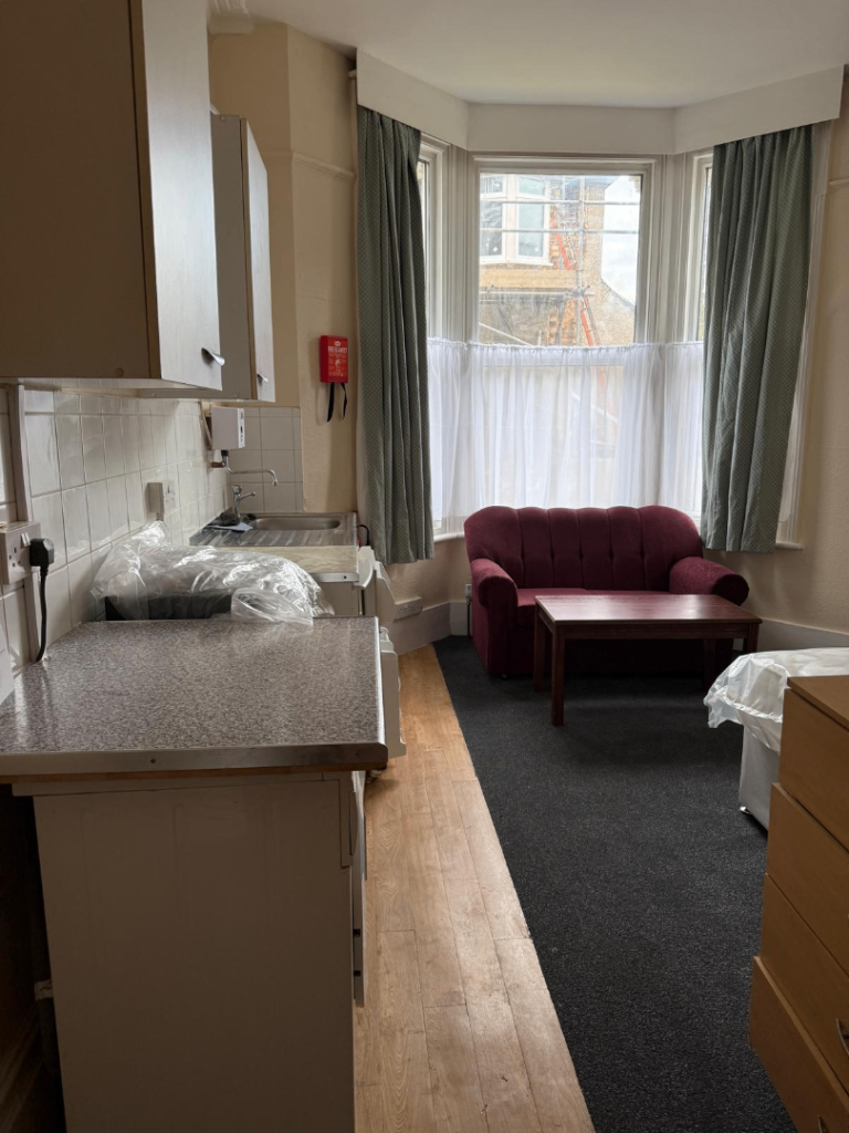 Single Room With Private Kitchenette – TW3 – Available Now