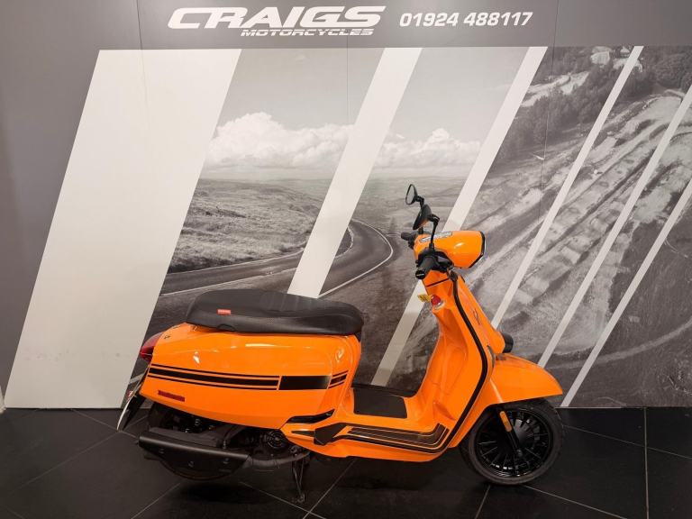 LAMBRETTA V125 SPECIAL 125CC SCOOTER ONLY 927 MILES AT CRAIGS MOTORCYCLES 