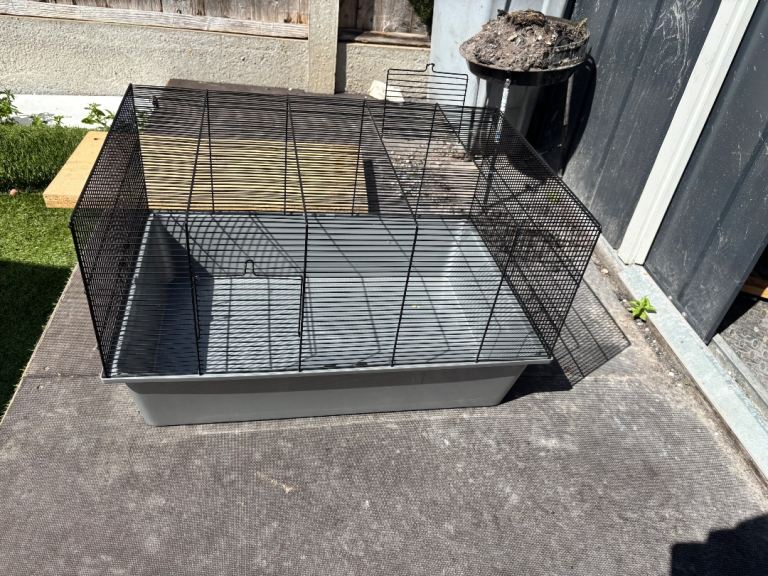 Pet cage large ( can deliver )
