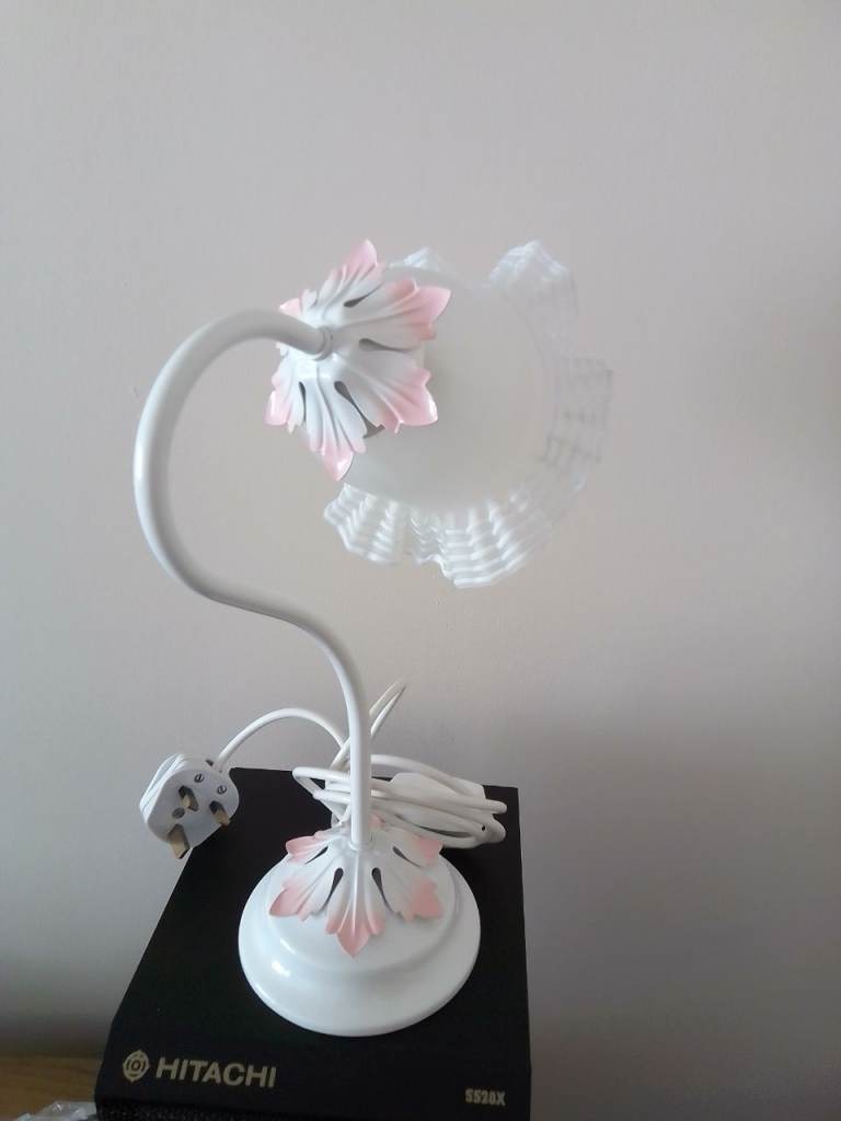 Lovely White and Pink Flower Table Lamp – Very Good Condition