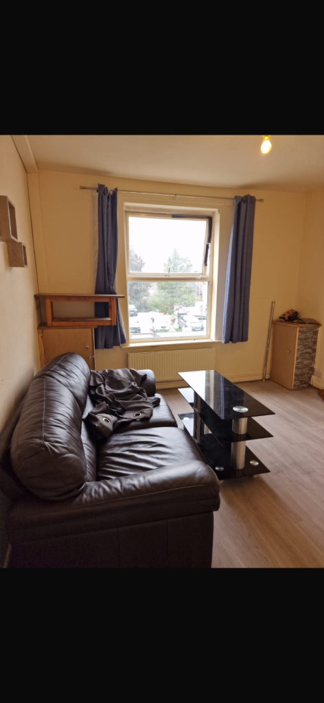 2 bedroom flat NG7 Alferton, 5 mins to city centre! Available Oct 25!