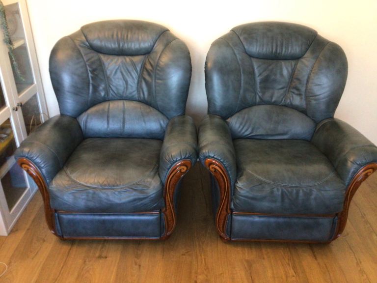 Pair of leather armchair in blue 