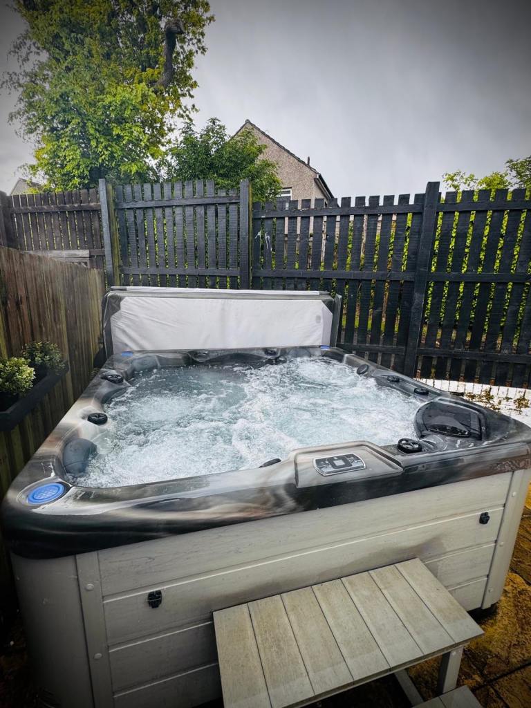 Platinum Spas 5-person hot tub