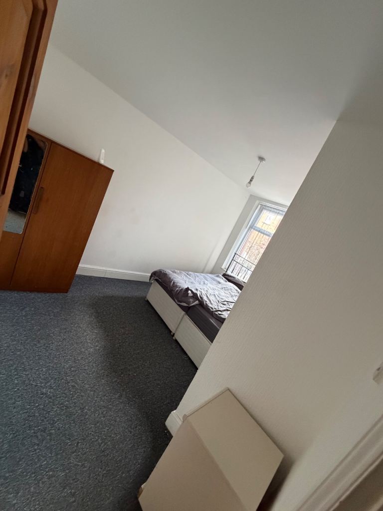 Rooms to let in Rochdale house share ol16 