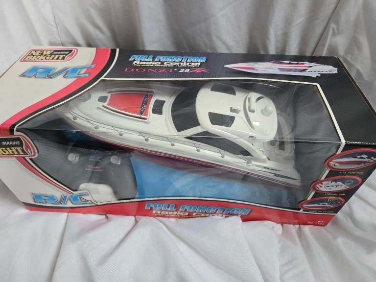 RC boat bnib