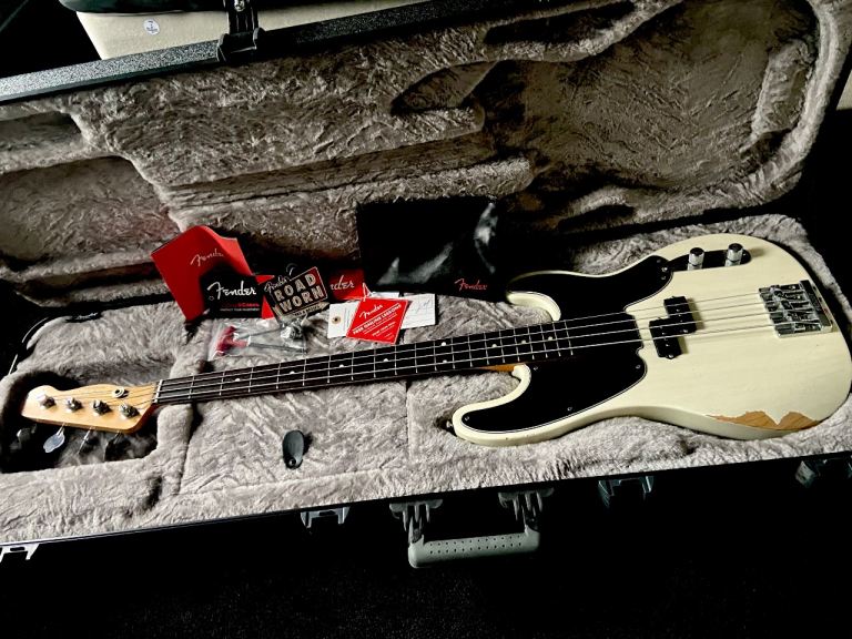 Fender Mike Dirnt Roadworn signature Precision Bass