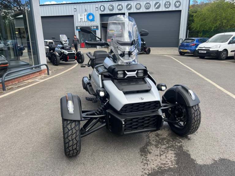 2025 Can-Am Canyon 1330cc 6 speed semi automatic Spyder trike