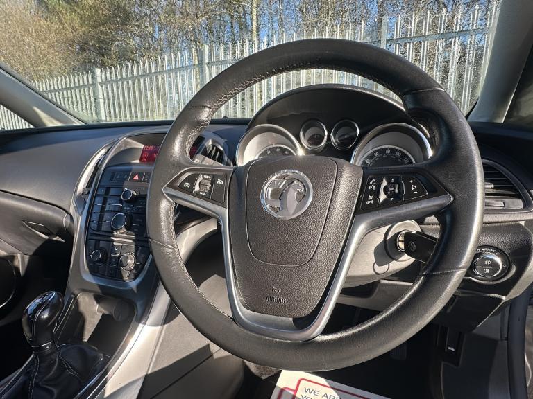 VAUXHALL ASTRA 1.6 16v SE 2011