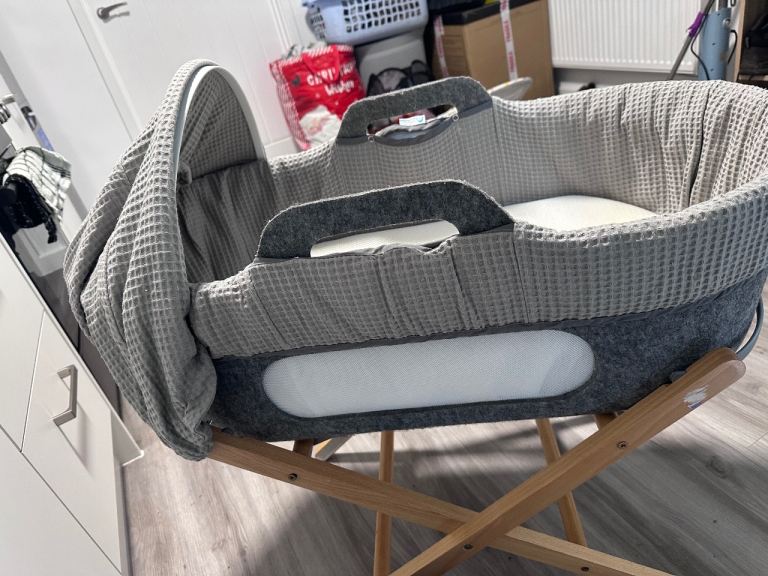 Snuzpod Moses basket 