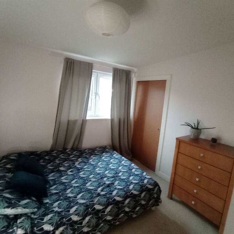 STUNNING FLAT, 2 BEDROOM, FULLY FURNISHED, WEST END LOCATION 